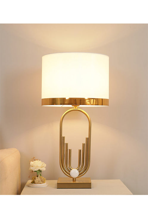 Lampe de Chevet Dorée Élégante : Luminosité et Style
