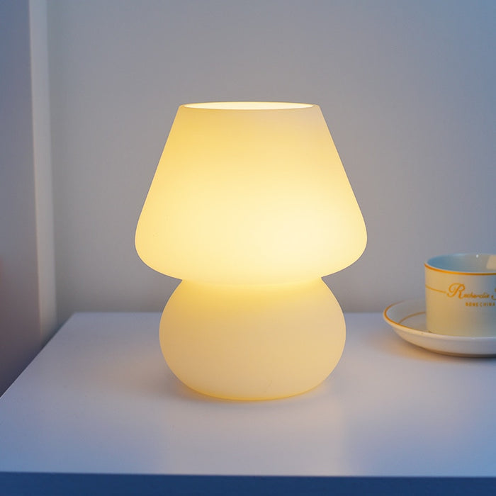Lampe de Chevet Blanche Verre 8x18 CM : Élégance et Luminosité pour Sublimer Votre Espace de Nuit