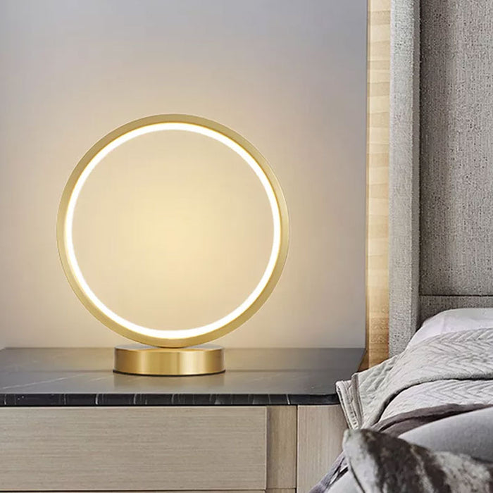 Lampe de Chevet Dorée Cercle : Élégance Moderne pour votre Espace de Nuit